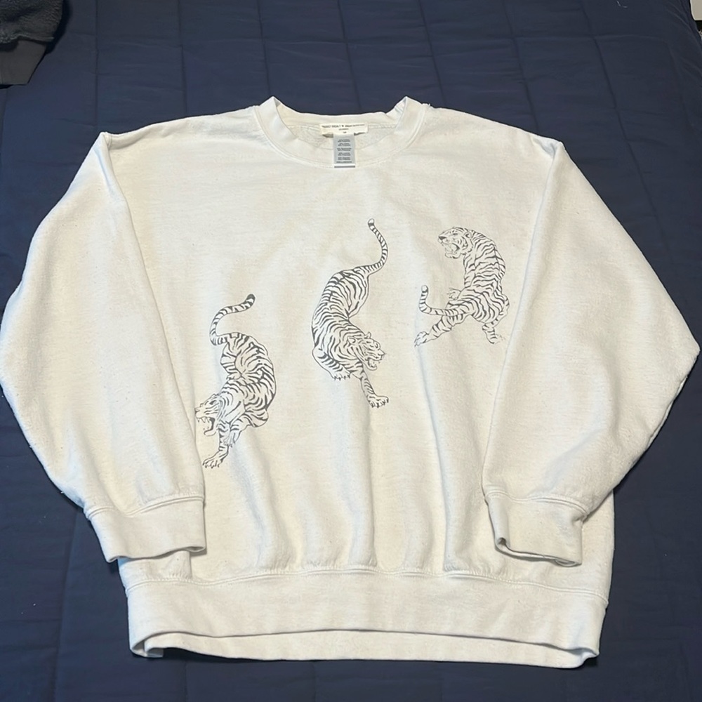 tiger urban outfitters crewneck beige